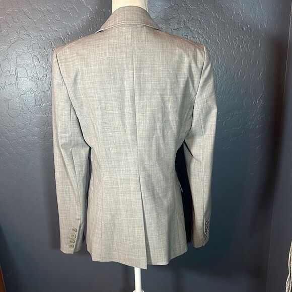 Theory Light Gray Structured Blazer with Notched Lapels and Fitted Silhouette - Picture 3 of 9